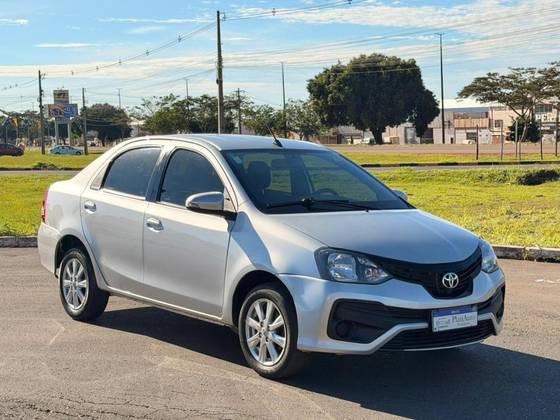 TOYOTA ETIOS 1.5 X PLUS SEDAN 16V FLEX 4P AUTOMÁTICO